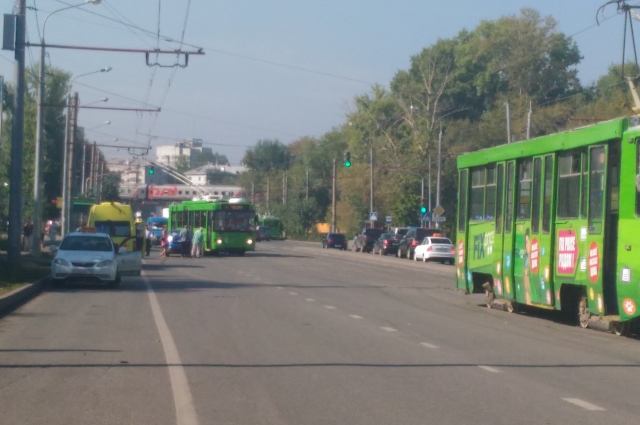 Двойное ДТП произошло между улицами Нариманова и Тинчурина.