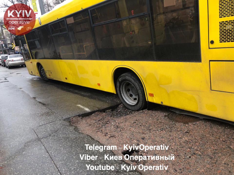 Авария случилась в Соломенском районе столицы.