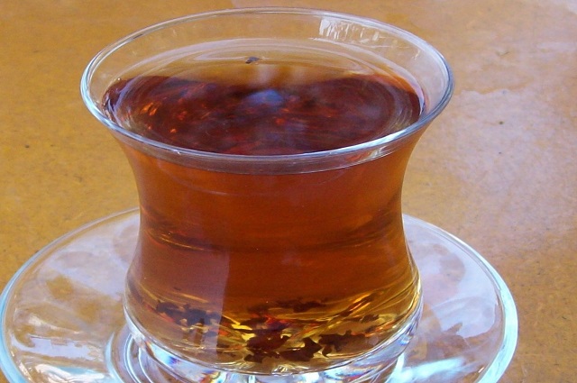 Армуду. Традиционный азербайджанский (и турецкий) чай.
