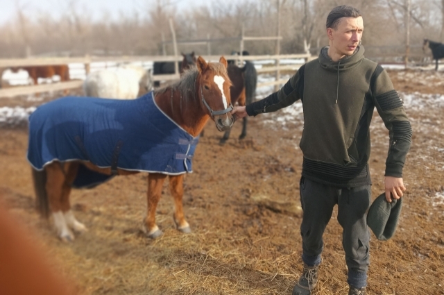 Эковолонтёр Егор Осипов помогает попавшим в беду животным и радеет за искоренение браконьерства.