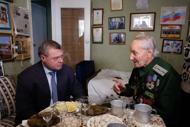 Игорь Бабушкин встретился с ветеранам ВОВ Дмитрием Яренко