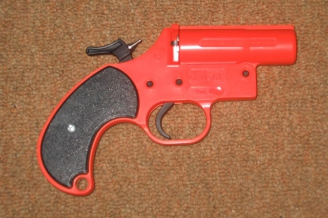 Современный сигнальный пистолет, предназначенный для гражданского использования.