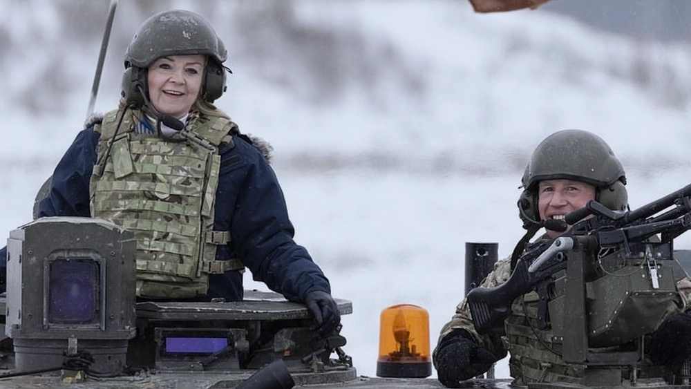 Кадр из фильма «Кровавые марионетки Запада».