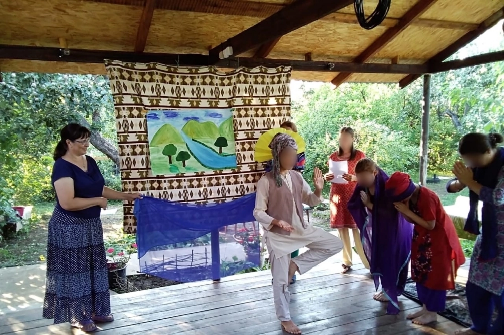 Дети в общине.