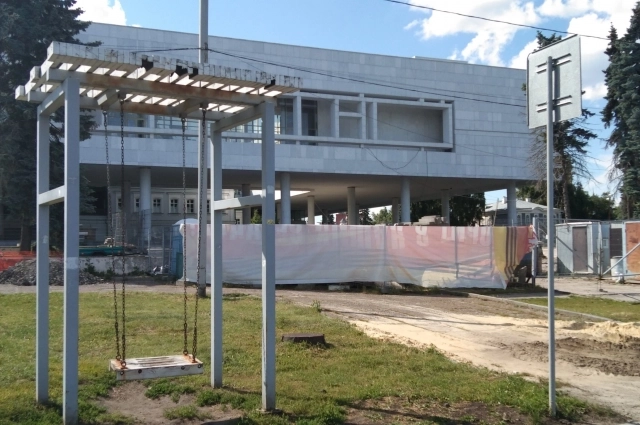 Такая конструкция вряд ли способна украсить хоть какое-то пространство.