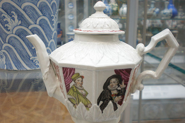 Чайник из фарфора, около 1720 г.