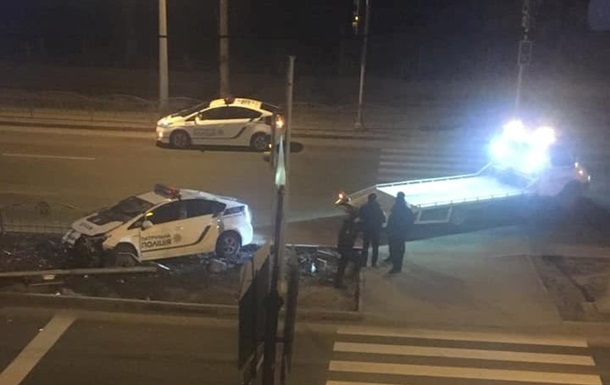 В результате ДТП пострадавших нет, служебный автомобиль получил механические повреждения.