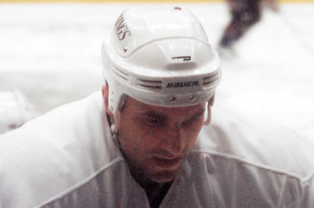 Владимир Цыплаков играет за команду  Los Angeles Kings.