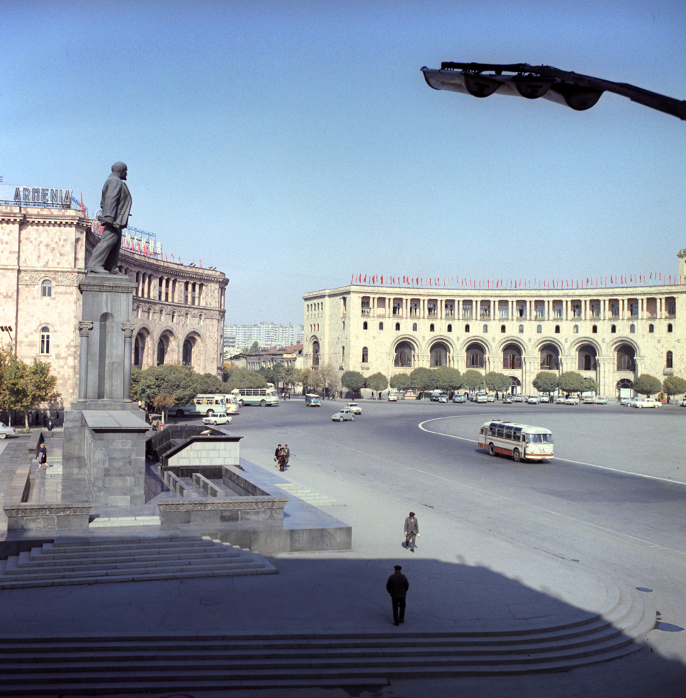 Площадь имени В.И.Ленина (ныне - площадь Республики) в Ереване - центральная площадь города, 1969 г.
