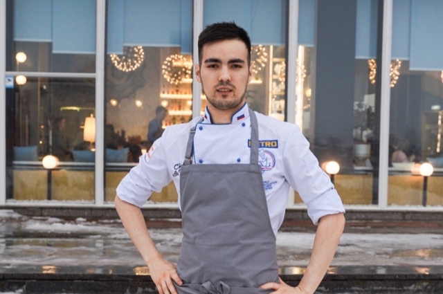 Уже в 22 года Ахмед стал шеф-поваром.