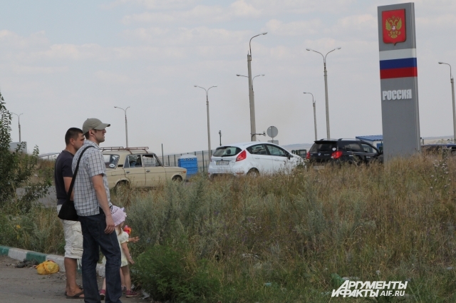 Чтобы попасть в Россию, украинцы простаивают в очереди часами