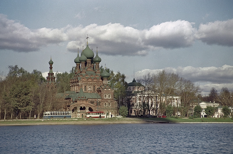 Храм Живоначальной Троицы в Останкине.