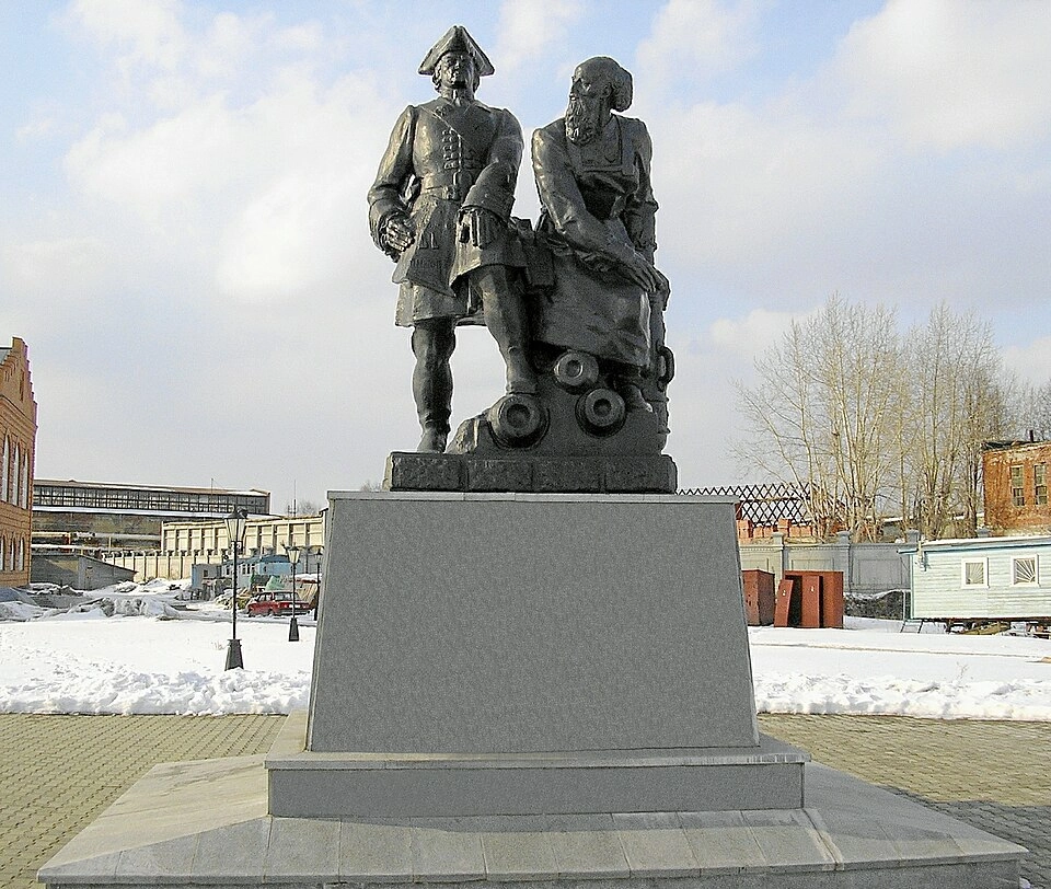 Памятник Петру I и Никите Демидову в Невьянске.