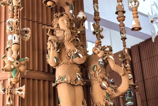 Ярославцы рассматривали, что изменилось с их последнего визита в театр.