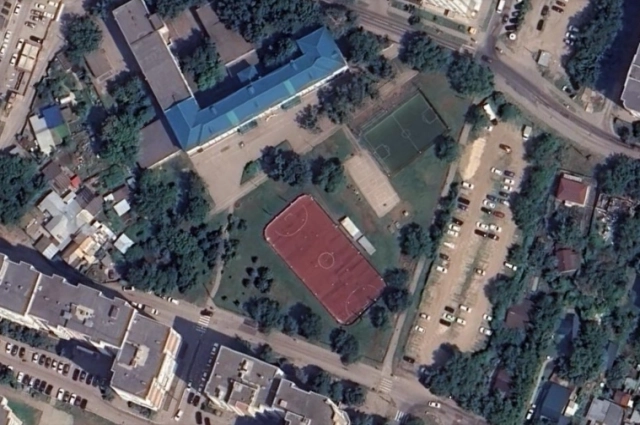 Спортивная площадка напротив дома №10 на Лукачёва