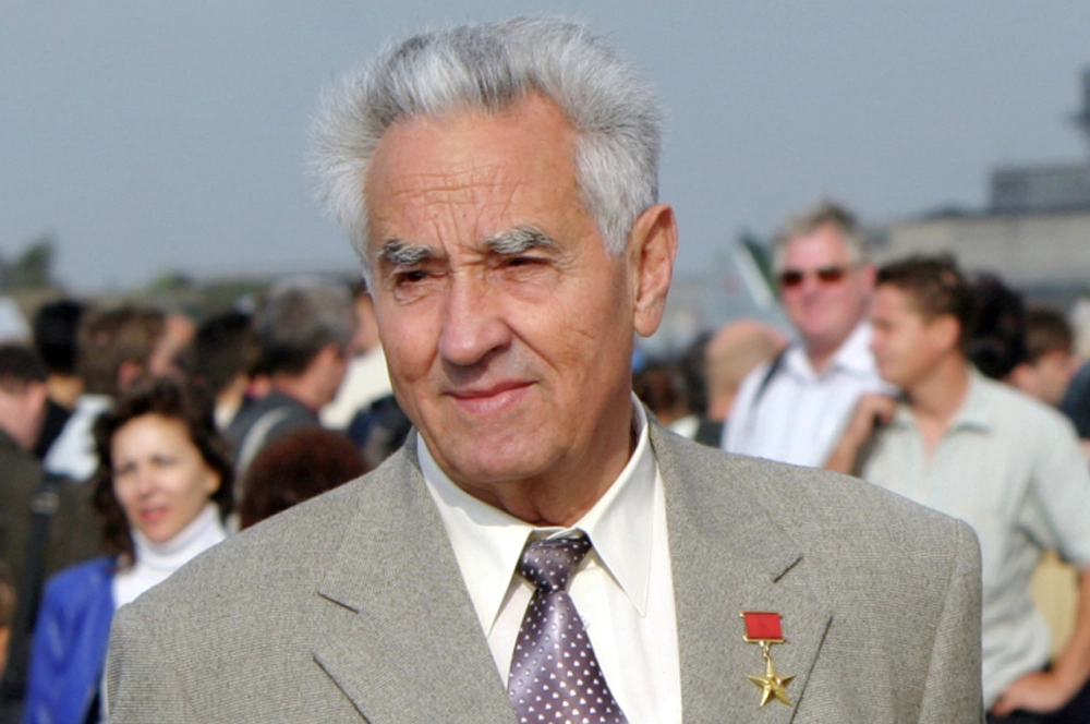 Генеральный директор ОАО «НПП Звезда» Гай Северин, 2005 г.
