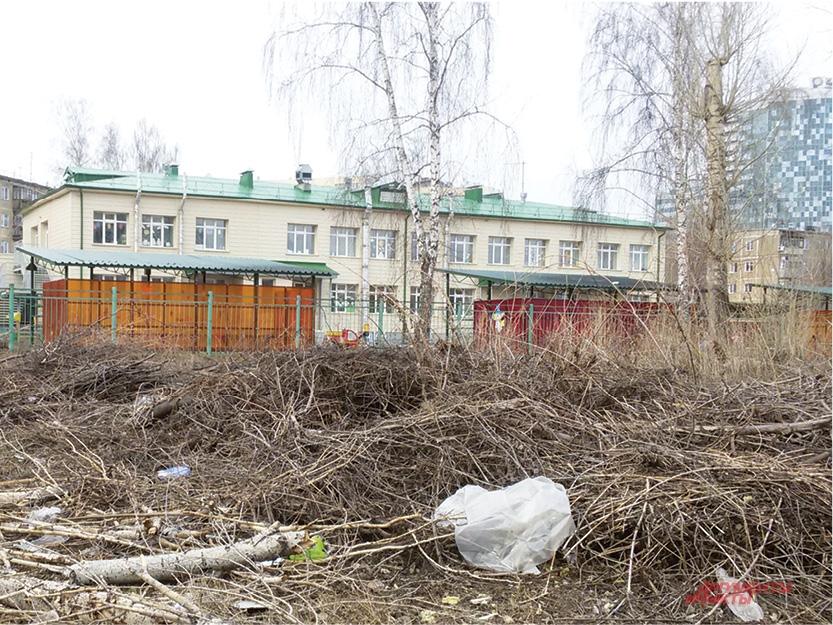 В городе много территорий, где мусор собирать некому.