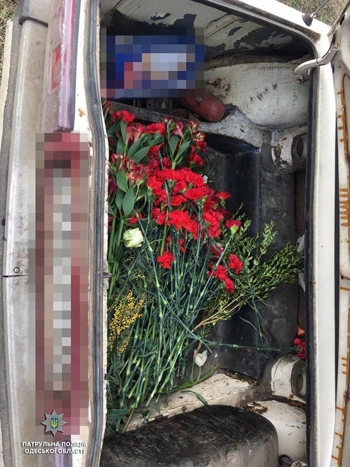 В багажнике были обнаружены украденные живые цветы.