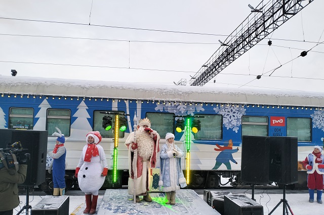 В Екатеринбург прибыл Поезд Деда Мороза