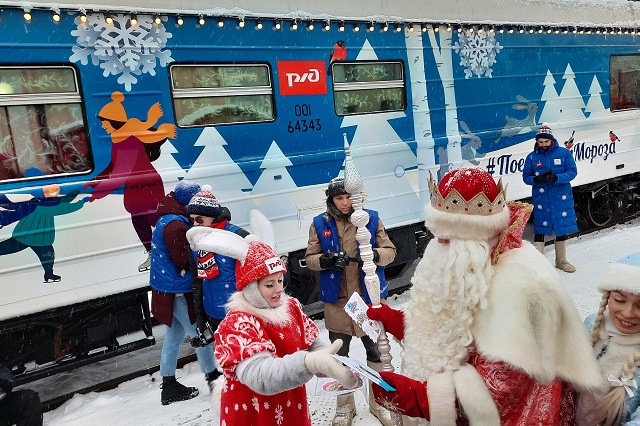 В Екатеринбург прибыл Поезд Деда Мороза