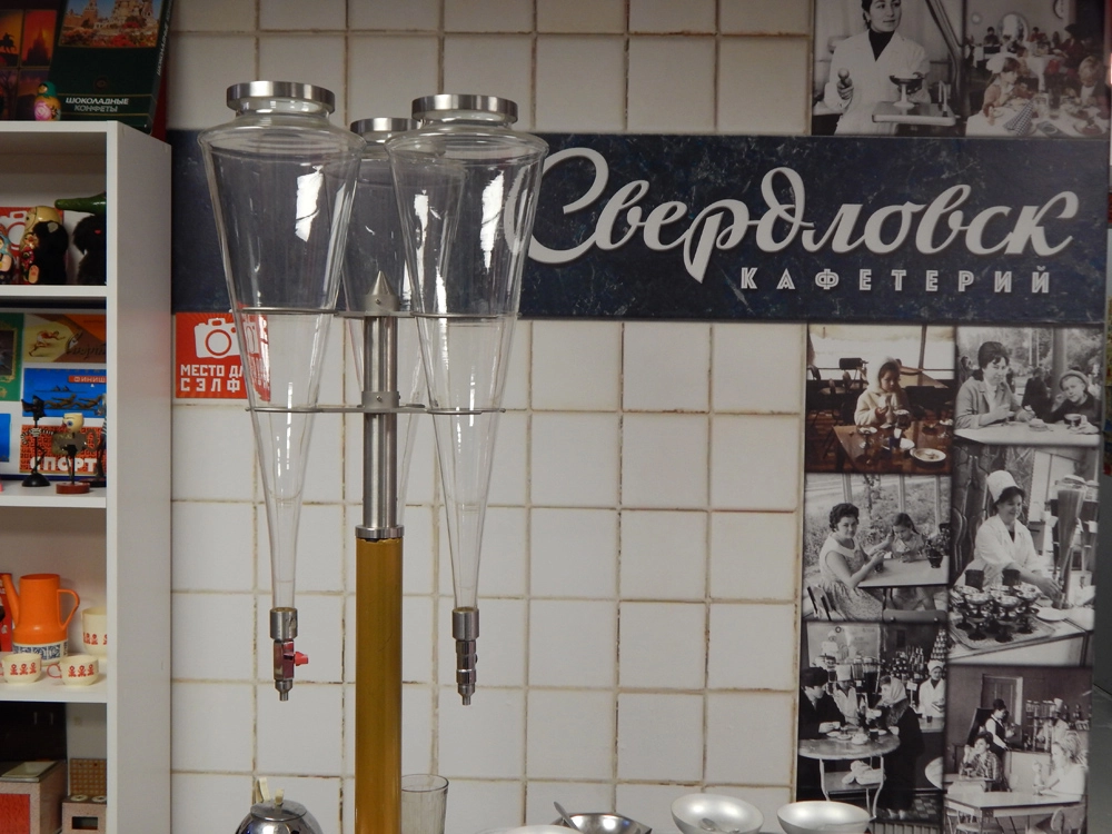  Стеклянные колбы для соков сегодня — музейная редкость.