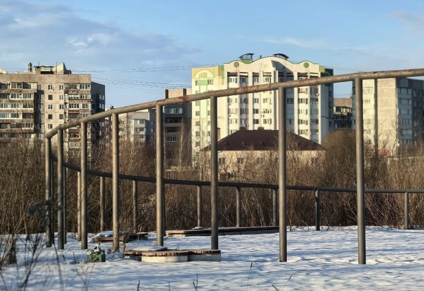 Конструкции пережили не одну зиму.