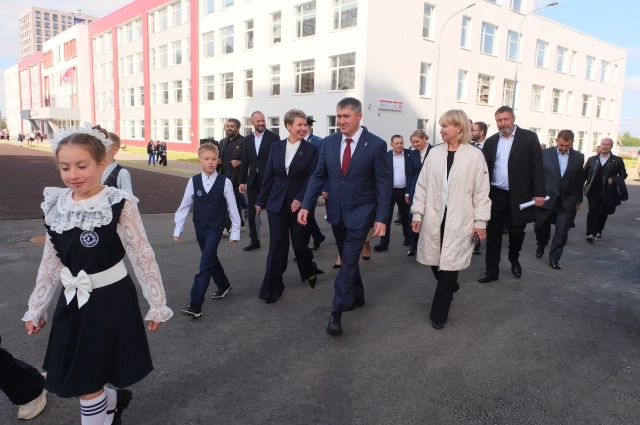 Дмитрий Махонин пожелал педагогам раскрыть талант каждого ученика.