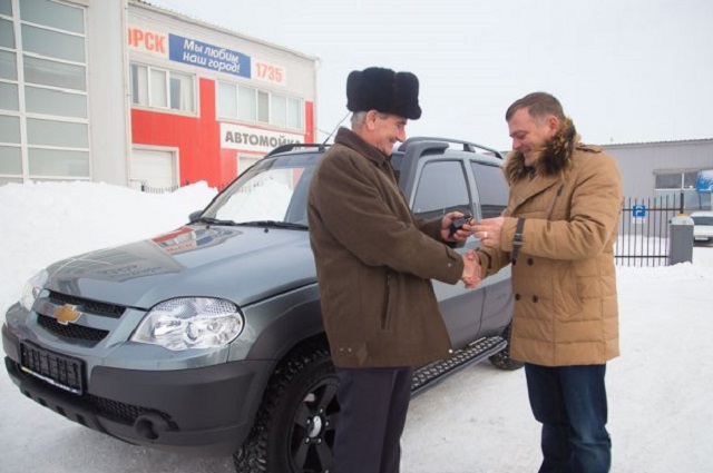 Сергей Кошечкин с новым автомобилем. 