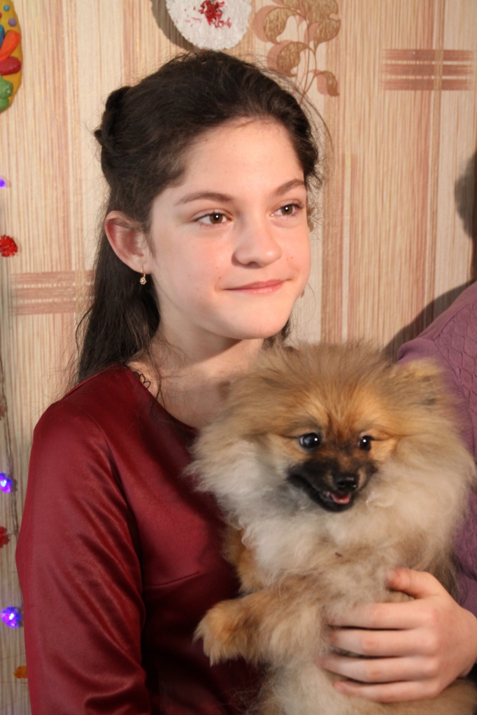 Девочке из Приморья подарили собаку