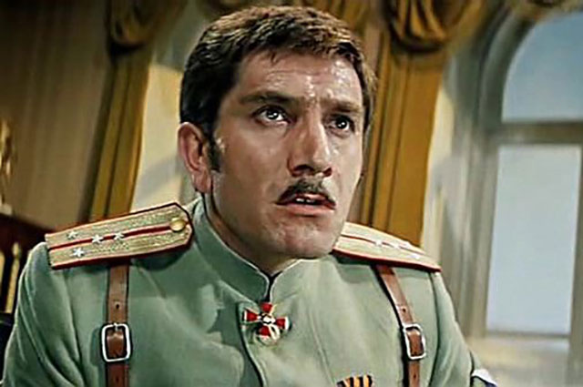 Армен Джигарханян, «Новые приключения неуловимых» (1968).