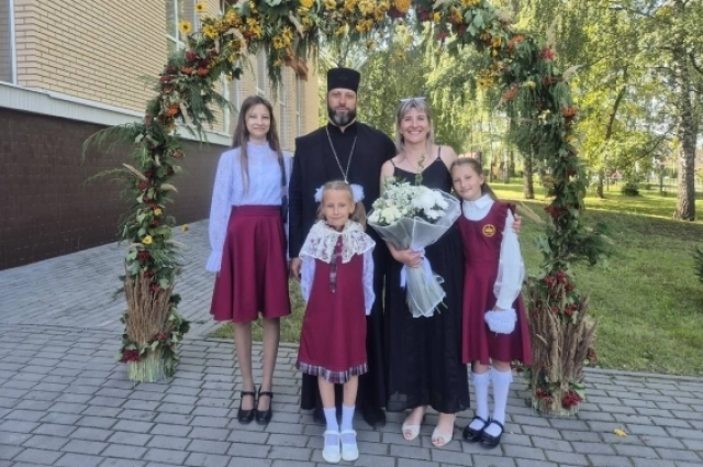 С младшими дочками Ксенией, Ириной и Екатериной.