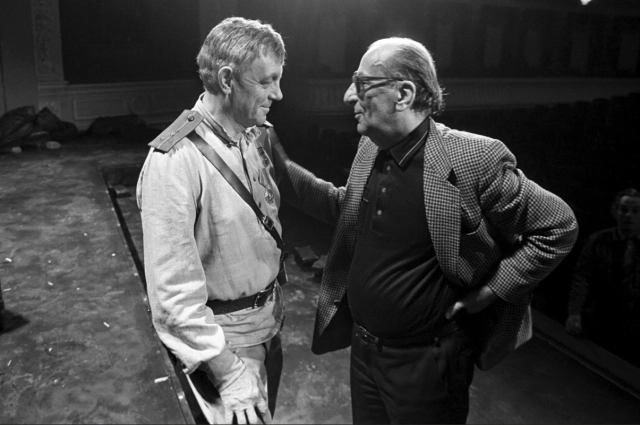 Лавров и Товстоногов на сцене БДТ.