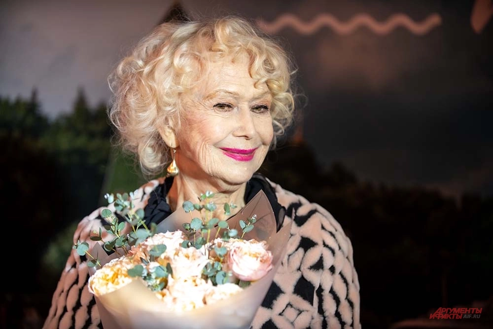 Светлана Немоляева.