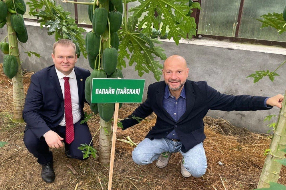 Исполнительный детектор НПЦ Агропищепром Сергей Колесников и Вице президент ассоциации «Теплицы России» Андрей Медведев