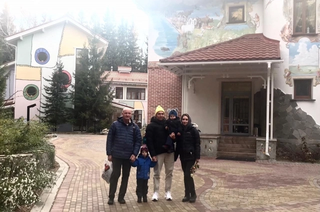 Михаил Коробейников с семьёй.