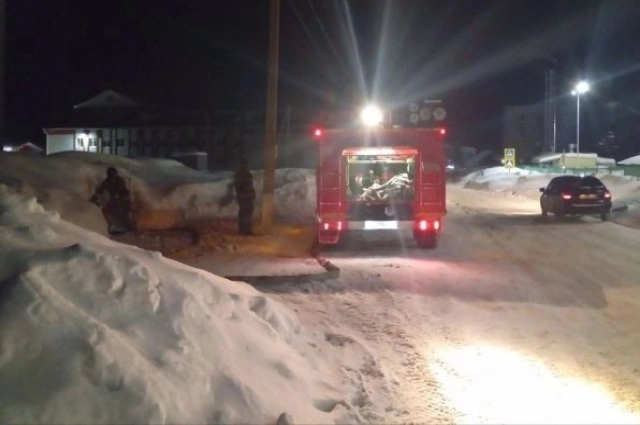 Пожарные машины не смогли проехать к месту пожара.
