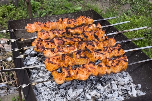 Говядину можно замариновать в гранатовом или ананасовом соке.