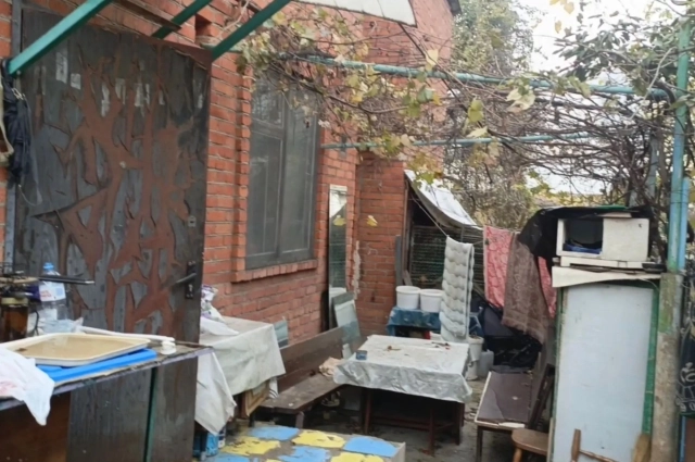 Бараки, где нашли обвиняемую.