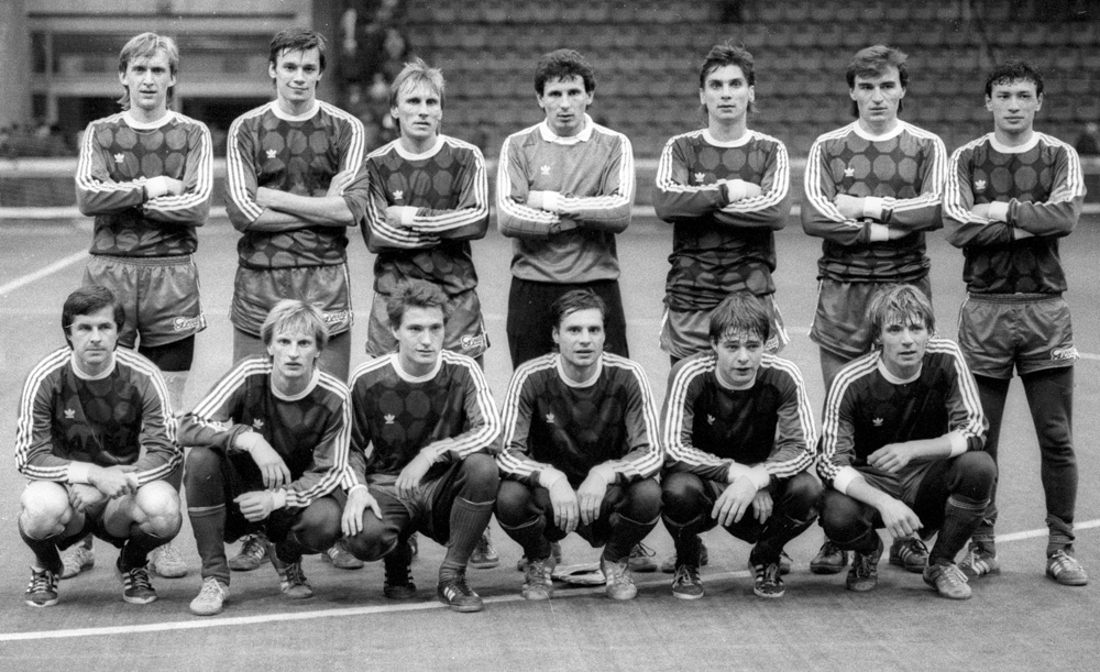 Команда «Днепр» (Днепропетровск, УССР) — чемпион СССР по футболу 1988 года.