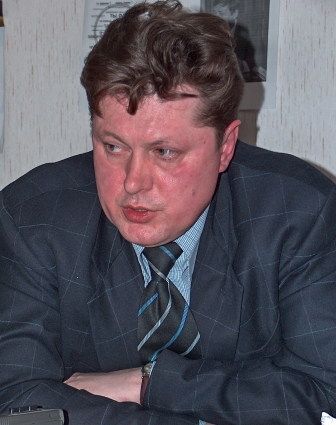 Геннадий Климик в 2001-2002 гг. работал пресс-секретарем губернатора Красноярского края А.И. Лебедя.