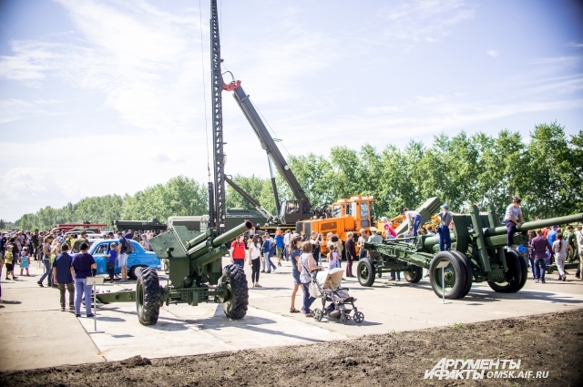 Мероприятие проходило на полигоне мского автобронетанкового инженерного института.