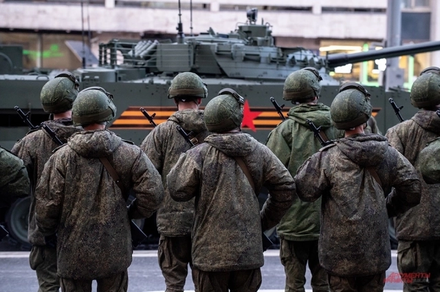 В параде примут участие около 2000 тысяч человек.