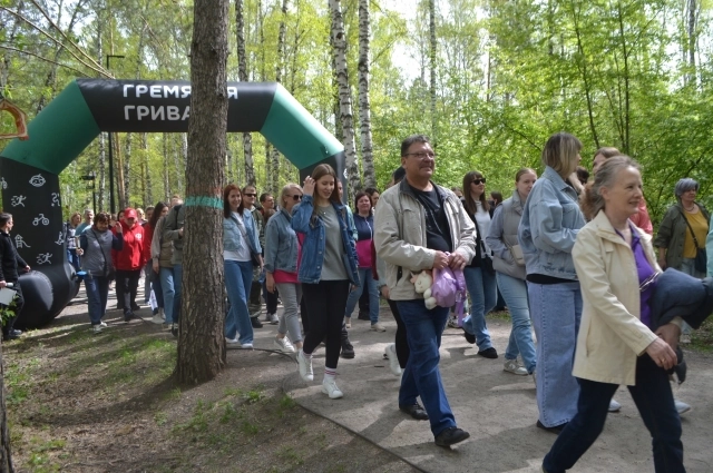 Сотни красноярцев, многие целыми семьями, приехали в «Гремячую гриву» 17 мая, чтобы высказать своё отношение к экопроблемам.