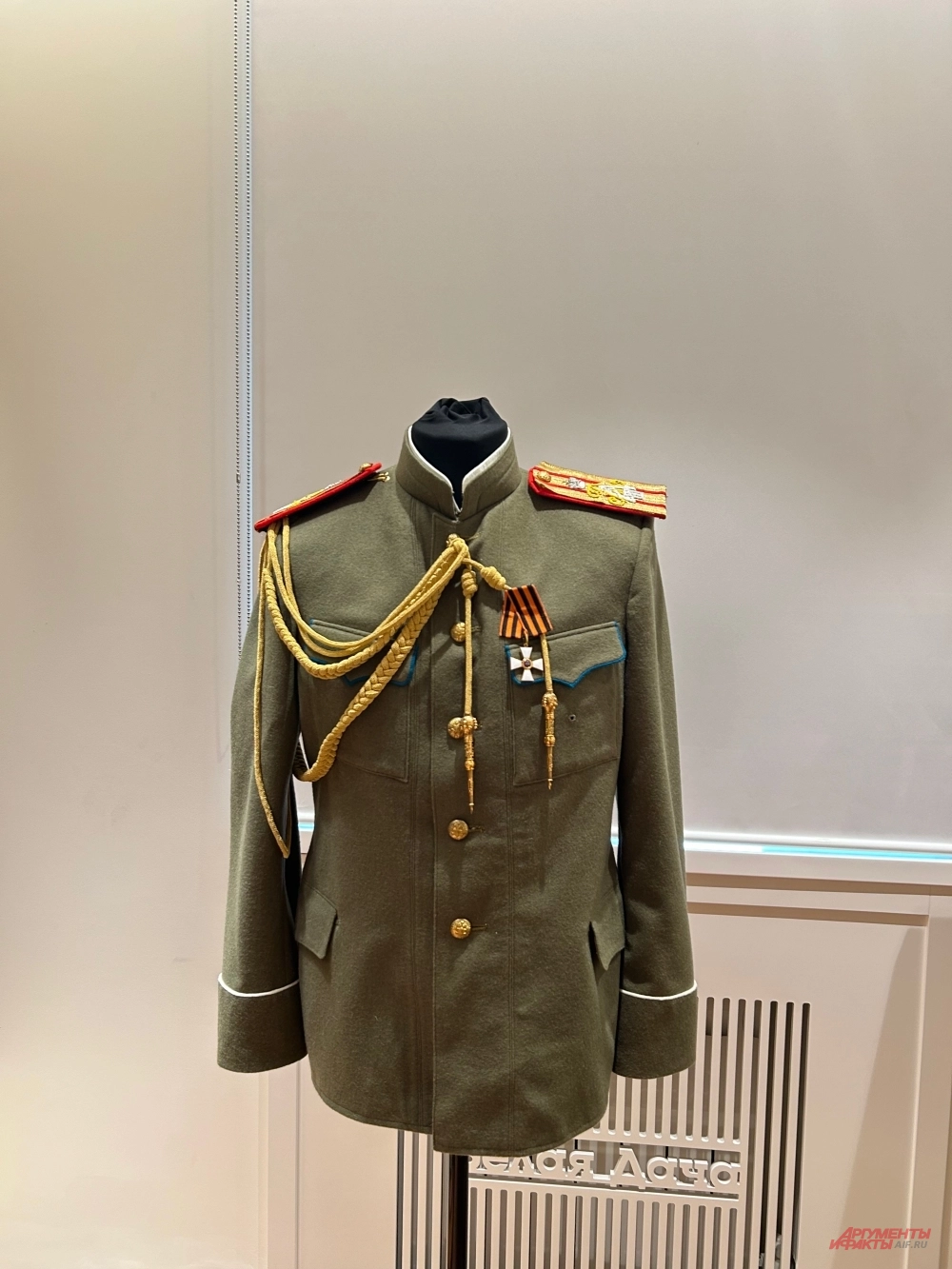 Воссозданный мундир Николая II.