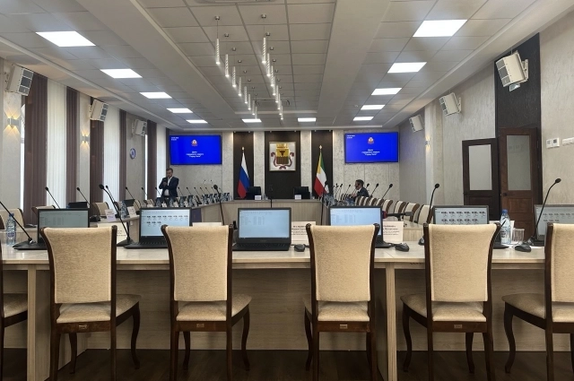 Новая мебель в зале заседаний