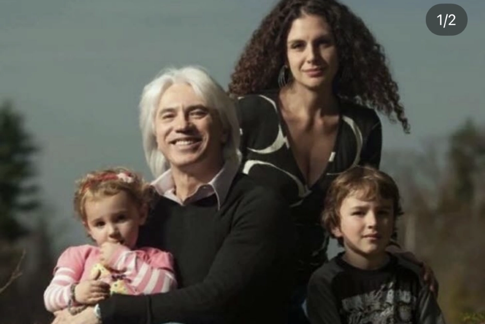 Младшие дети — Максим (род. 7 июля 2003) и Нина (род. 8 июля 2007) — родились в браке с Флоранс Илли-Хворостовской.