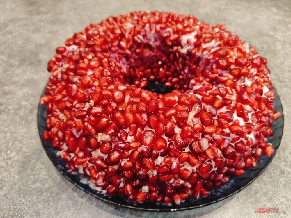 Украсить салат очень легко.