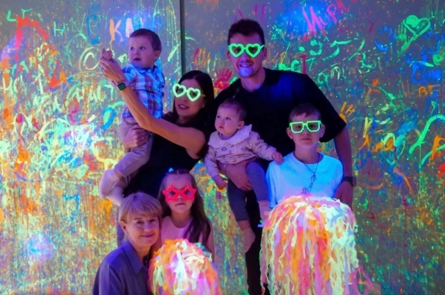 Вся большая семья Павла Слюсаренко в сборе.