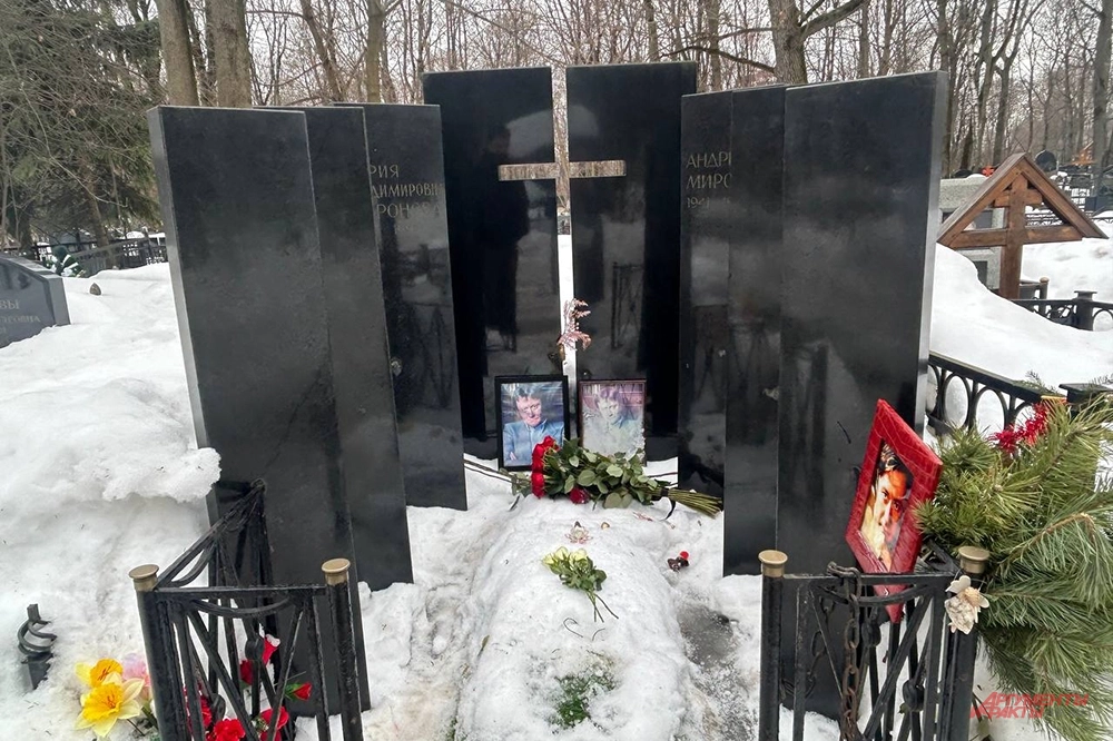 Могила Андрея Миронова на Ваганьковском кладбище.  