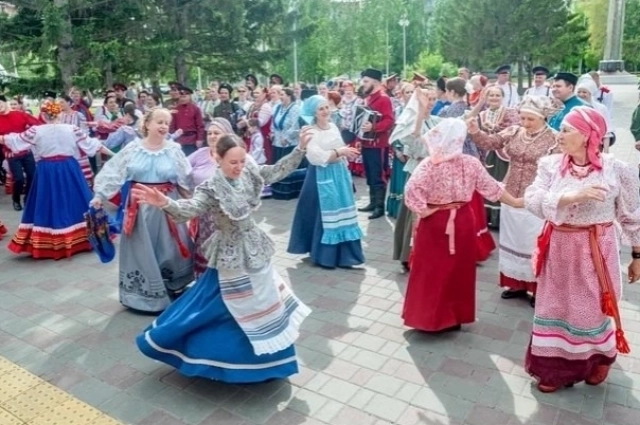 ». С 1998 года проводится областной фестиваль национальных культур «Единение», с 2000-го — межрегиональные фестивали казачьей культуры «Наследие» и «Вольница».